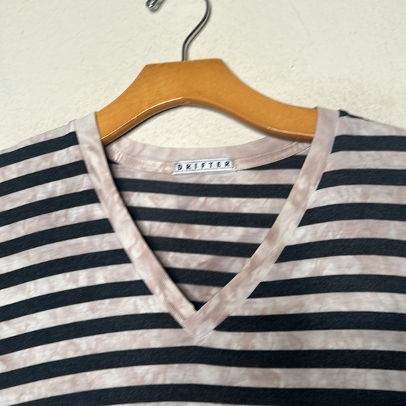 NWOT Drifter Men’s Striped VNeck Tee Black Tan Size Large - Picture 3 of 11